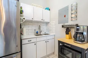 Corcega Modern Condo, Pool, Walk to Beach, ADA - Image 2