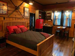 Azalea Mountain Store Guest-Living Experience - Image 2