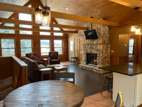 Slopeside Ski Chalet - The Wyndham - Image 4