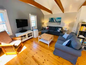 ★ Sunlit Escape: 200 Yards from the Beach! - Image 2