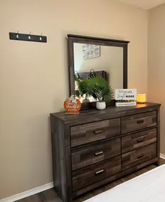 Beautiful spacious apartment with free parking. - Image 4