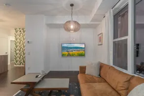 Modern Downtown Kelowna Retreat - Image 2