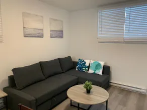 Spacious Cozy Retreat | Free Parking Included - Image 4