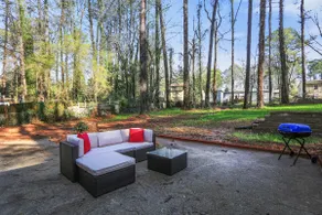 Doraville spacious home convenient to ATL - Image 4