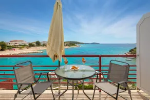 Seafront apartment + BBQ + Boat! - Image 2