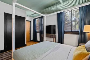 The Nook • Vintage Flat Near Wrigley - Image 5