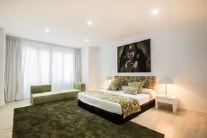 Valencia Luxury - Classic Boutique Center - Image 3