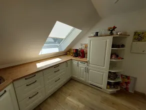Large, bright apartment with sunny balcony - Image 3