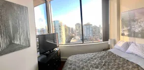 Stylish Downtown Condo + Free Parking - Image 4