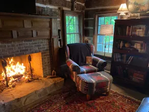 Historic Log cabin on private fishing lake - Image 3