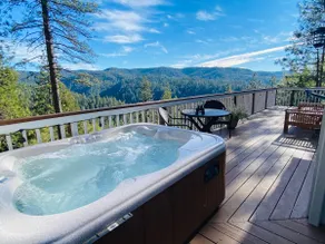 The View House - Enjoy the Deck, Relax in Hot Tub - Image 2