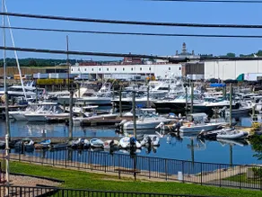 Lejlighed i historisk hjem overfor Cripple Cove Harbor, Gloucester, MA - Image 4