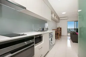 Harbour-view Waterfront Apartment - Image 3