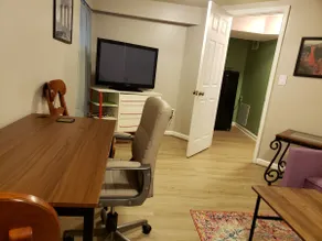 Comfy suite near parks and transit - Image 3