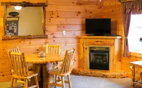 AAodge Suite with Kitchen and Fireplace - Image 4