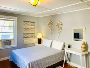 Cozy Guesthouse Near Downtown, Lee - Image 5