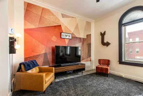 ⭐️ Modern Spacious Apartment Downtown TR, Sleeps 6 - Image 2