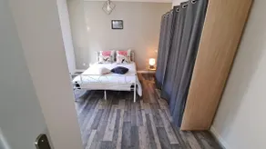 Bright, spacious apartment - Image 2
