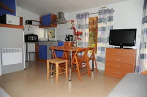 Independent mobile home in pretty private park - Image 4