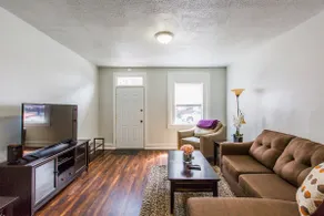 Lovely Downtown Townhome - Image 5