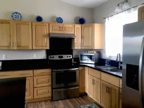 Hilo Paukaa Home. Cool AC Living Room & Main BR - Image 4
