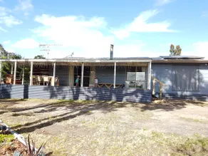 Lakeside Family Retreat | 300m to Lake Glenmaggie - Image 4
