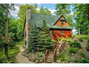A family cabin inside the woods - Image 2