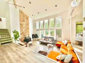 Clover House: Hot Tub, Secret Cave Room, 14+guests - Image 2