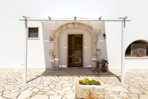 Villa adaptée aux familles avec jacuzzi, jardin et piscine privée | Vue jardin | Adaptée au travail à distance - Image 3