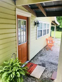 Adorable Cottage Apartment - Image 2