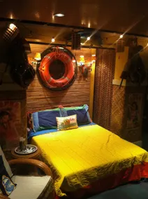 Tropical Bungalow Getaway in Quiet Neighborhood - Image 3