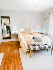 Charming, spacious 2-BR home with free parking - Image 3