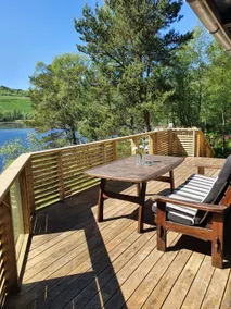 Cabin in natural surroundings by the waterfront - Image 3