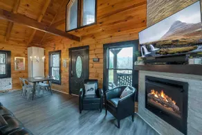 The Cabin/Fully Fenced for Pets/15 miles to RRG - Image 5