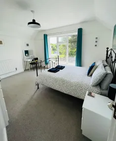 Seaside Home, ParkingX4, garden & walk to beach - Image 5