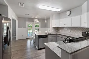 Modern 4 bedroom house near Extraco Event Center - Image 3