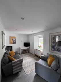 Stylish One Bed Apartment - Image 4