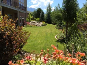 Luxury home with lake view - Image 4