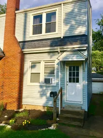 2nd Fl Apt w/ Driveway - Pets are Welcome - Image 2