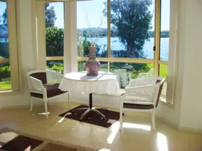 Lakeside Cottage on Lake Illawarra - Image 5