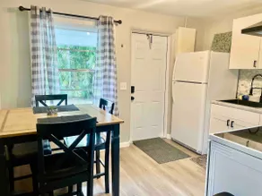 Livin’ on Vero Beach time. 2/1 unit. Beach in 2mi - Image 5