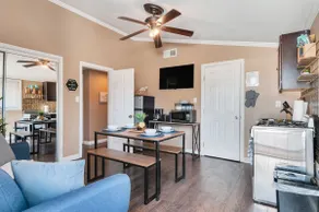 The Petite and Cozy Unit Sleeps up to 6 - Image 5