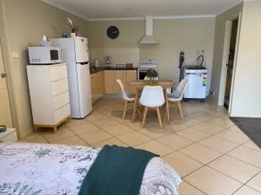 Stylish, modern studio with it all - Image 4