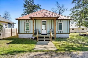 Waterfront Cottage on the Bay - Image 2