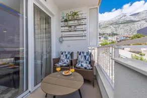 Chic apartment Zoja near beach with free parking - Image 3