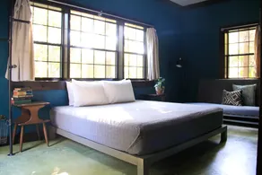 The East Inn - Hip Hideout Blocks from Beach - Image 3