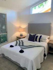 Inspiring, light-filled, modern unit - Image 5