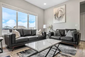 Spacious Home 3BR 6 Beds with Office and Parking - Image 2