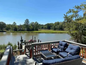 Peaceful and Cozy Waterfront Home (just renovated) - Image 2