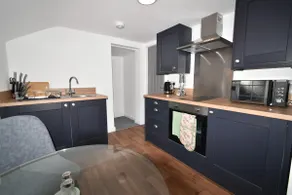 1 Bed Apartment | Free Parking | Castle Donington - Image 2